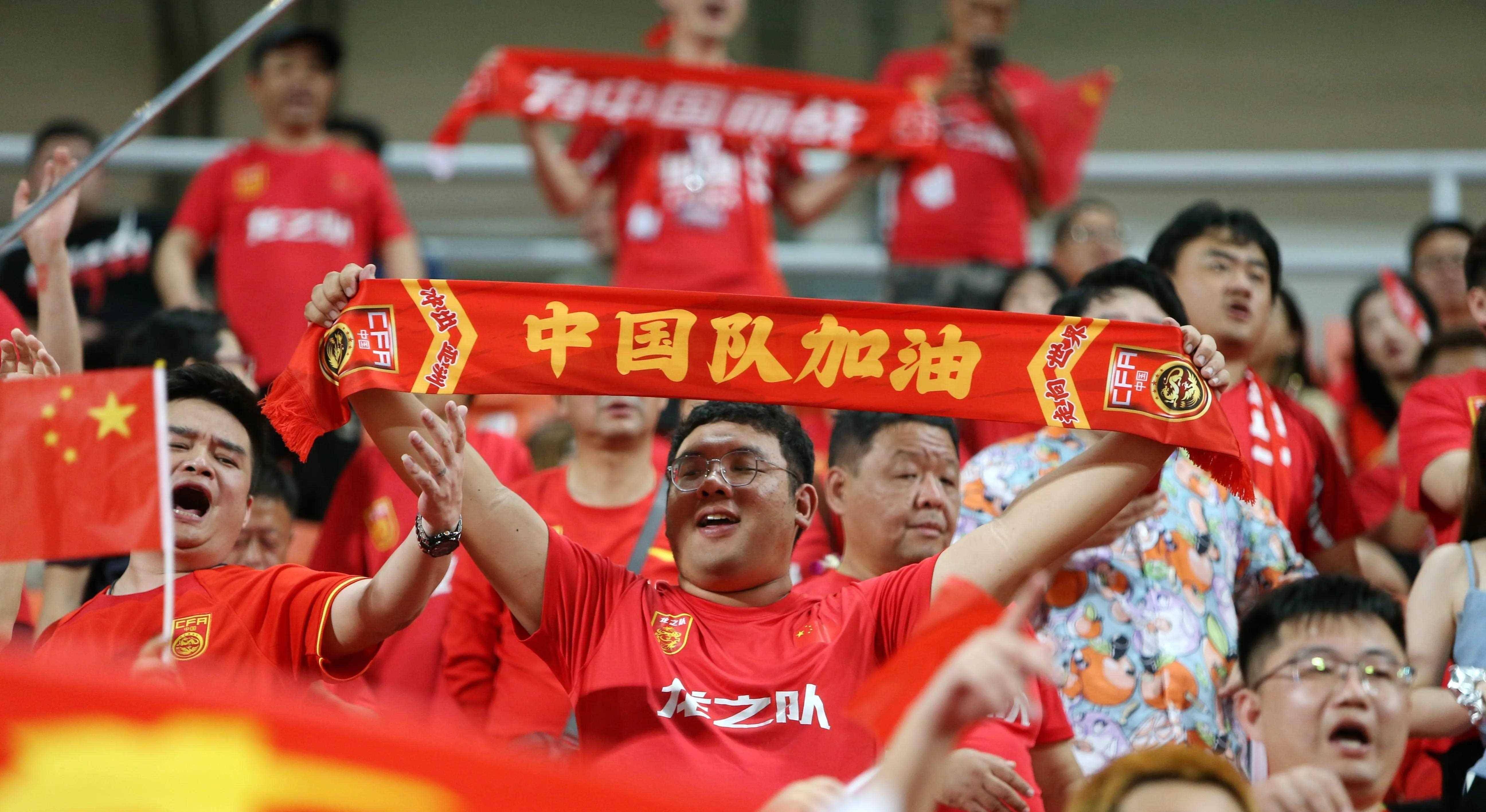 灰熊队主场气氛火爆，球迷热情助威支持的简单介绍