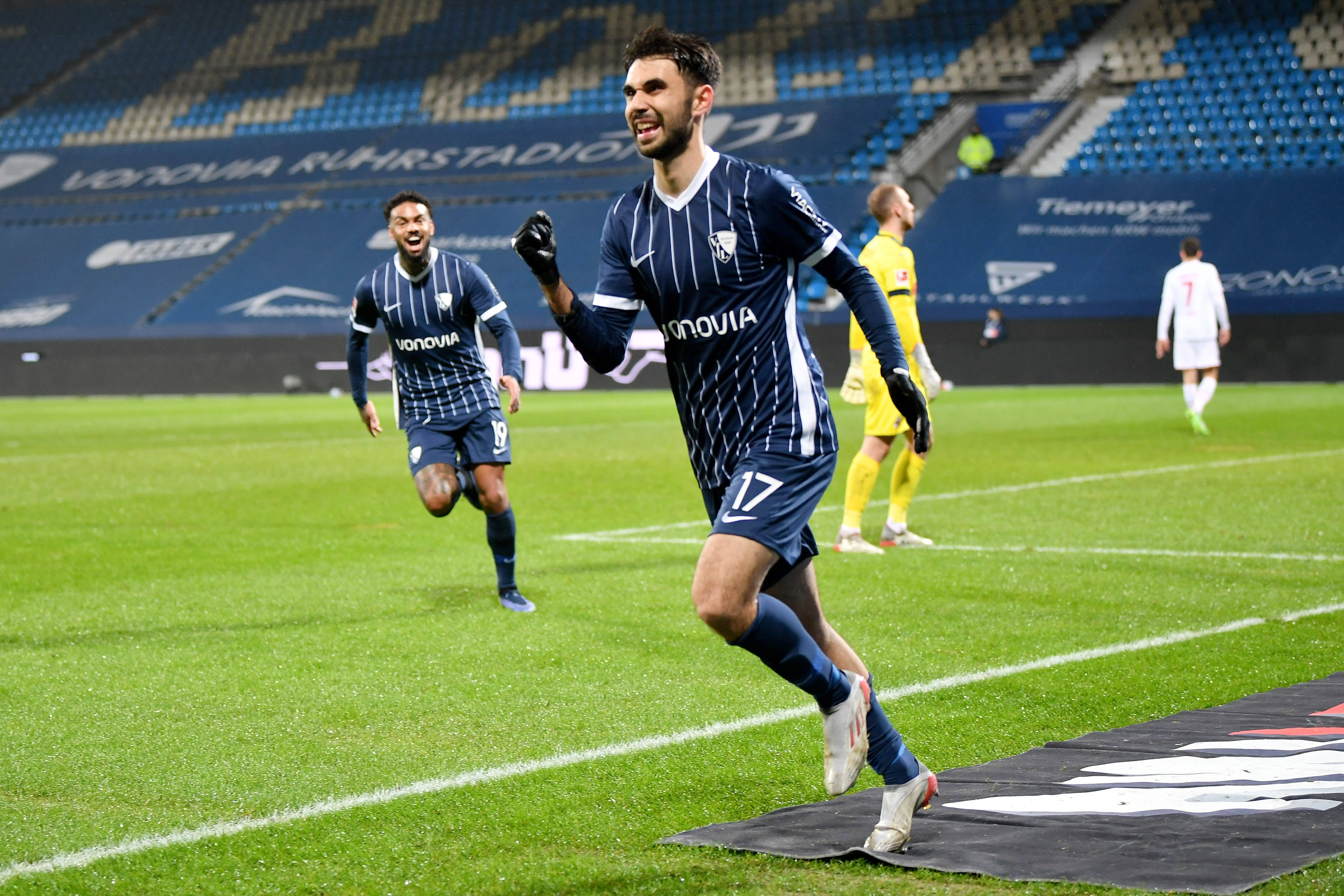 包含法兰克福队员受轻伤，德甲季后赛前景堪忧的词条