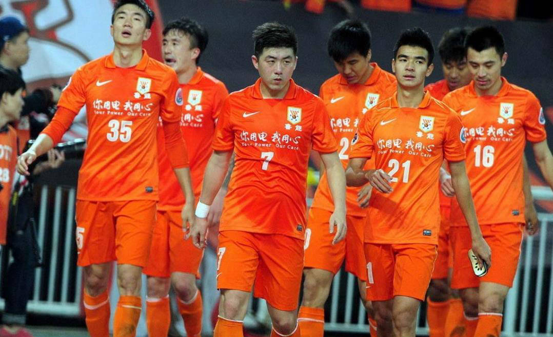 包含重庆主场击败鲁能，展现出色表现，稳步上升至前列的词条