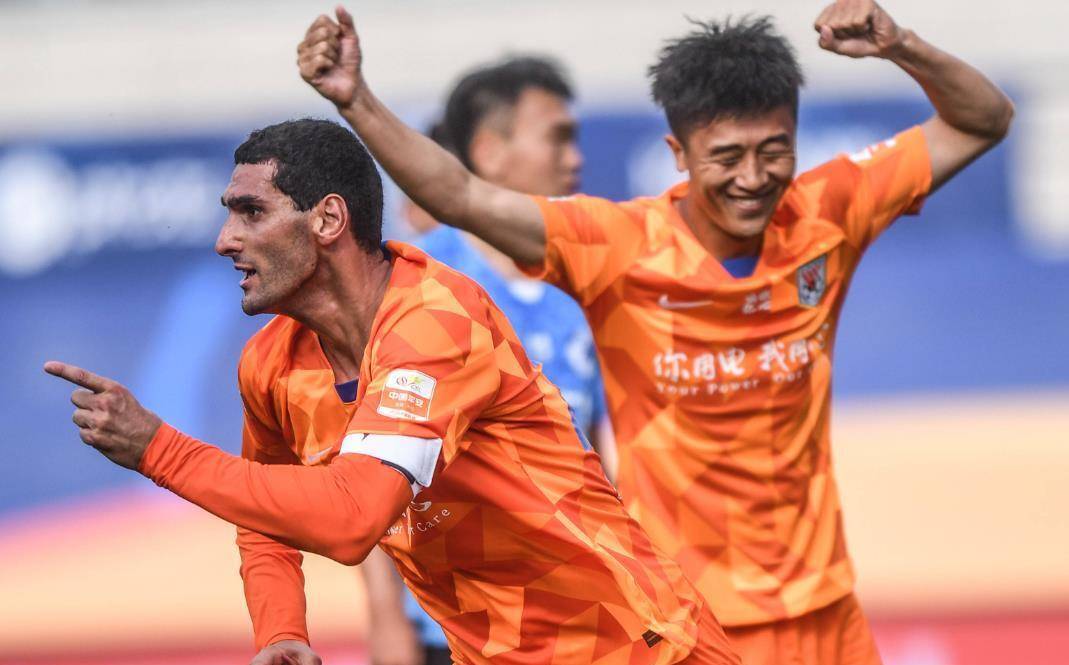 包含重庆主场击败鲁能，展现出色表现，稳步上升至前列的词条