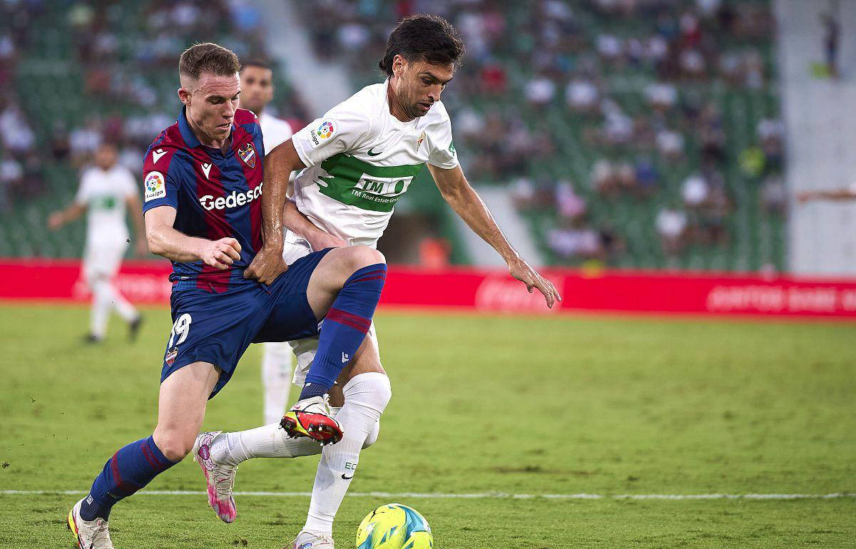 包含阿尔梅里亚主场决战，球队全力备战迎接挑战的词条