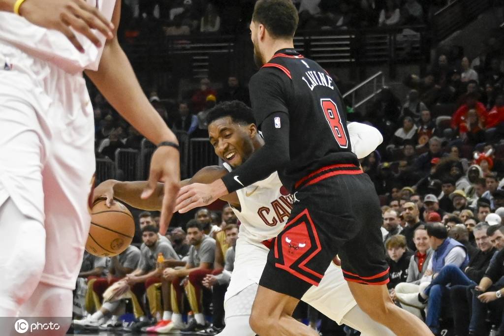 公牛主场大胜魔术，拉文砍下高分表现出色带队赢球的简单介绍