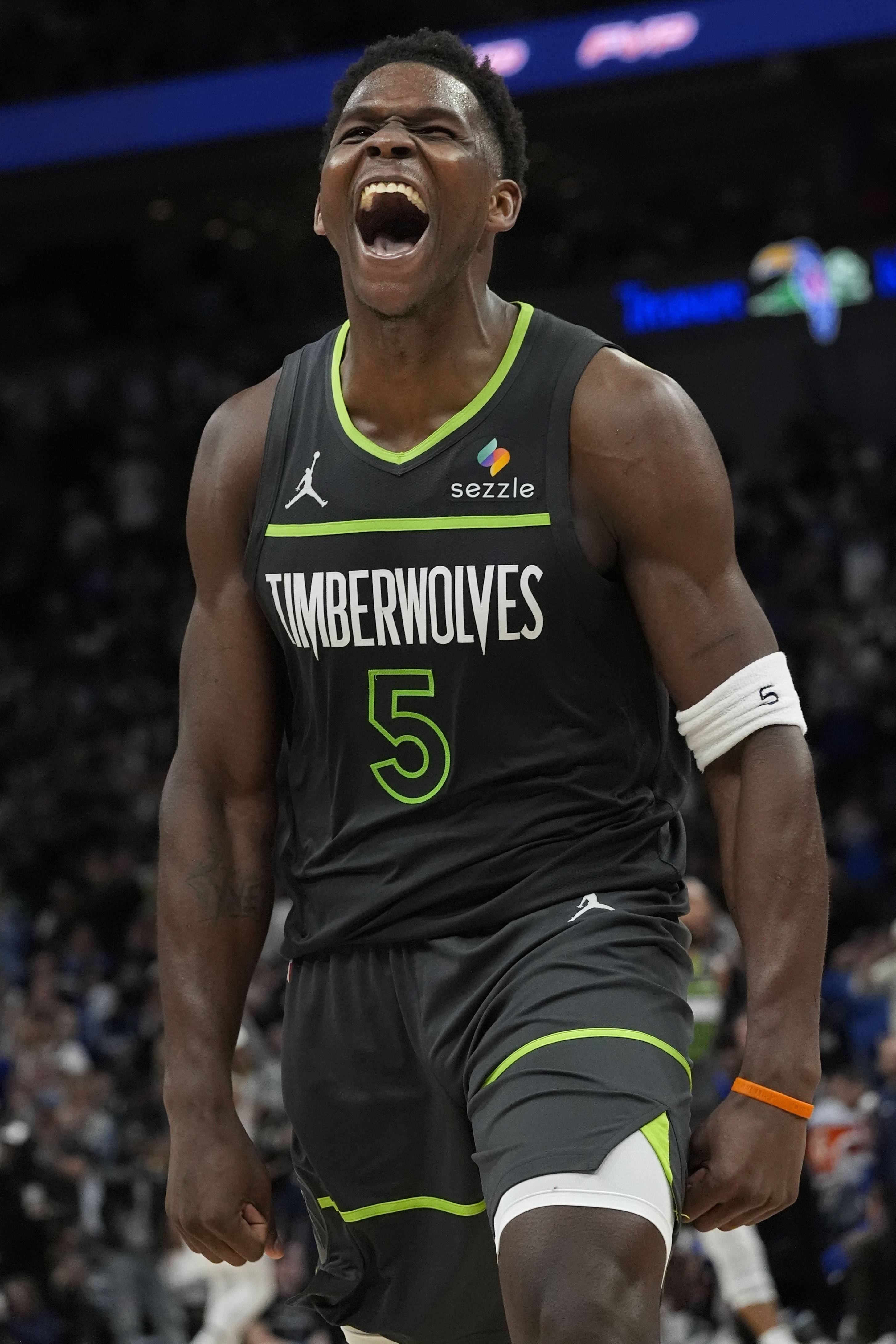 鹈鹕内线球员表现出色，抢下关键篮板帮助球队获胜的简单介绍