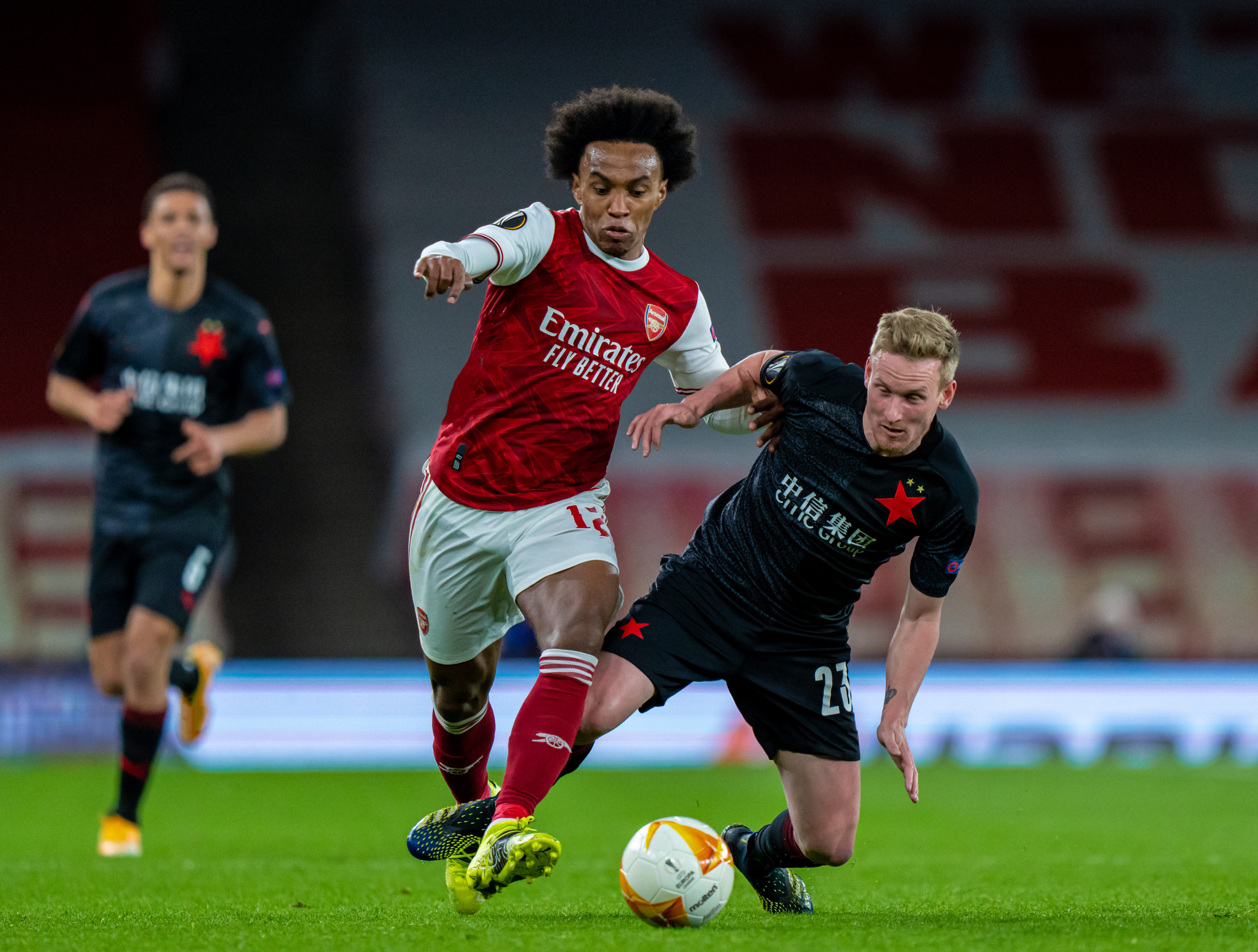 包含奇克连续不败，客场战平诺里奇的词条