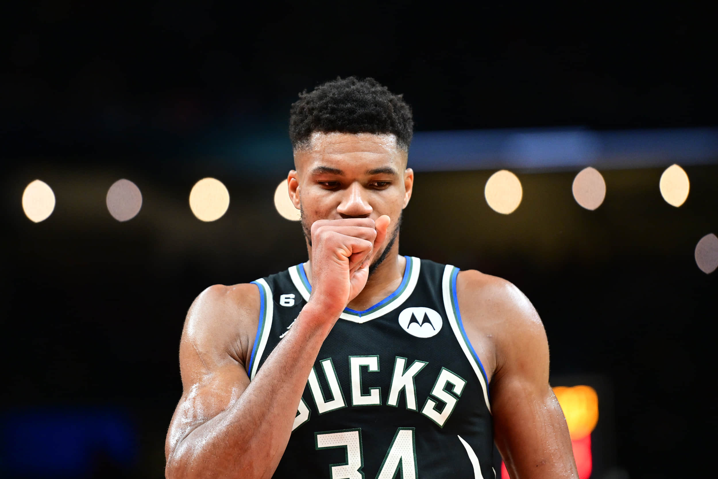 雄鹿惨败于爵士，战绩受损！