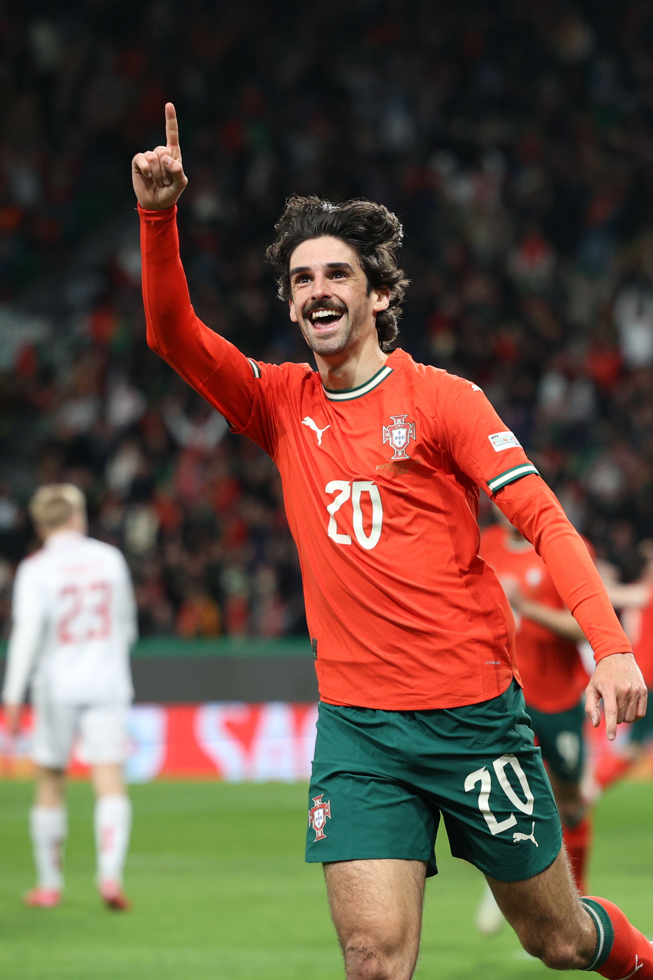 关于葡萄牙女足球员表现顽强晋级的信息