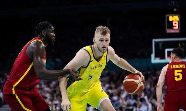 包含雄火中锋遭遇犯规离场，球队陷入下风的词条