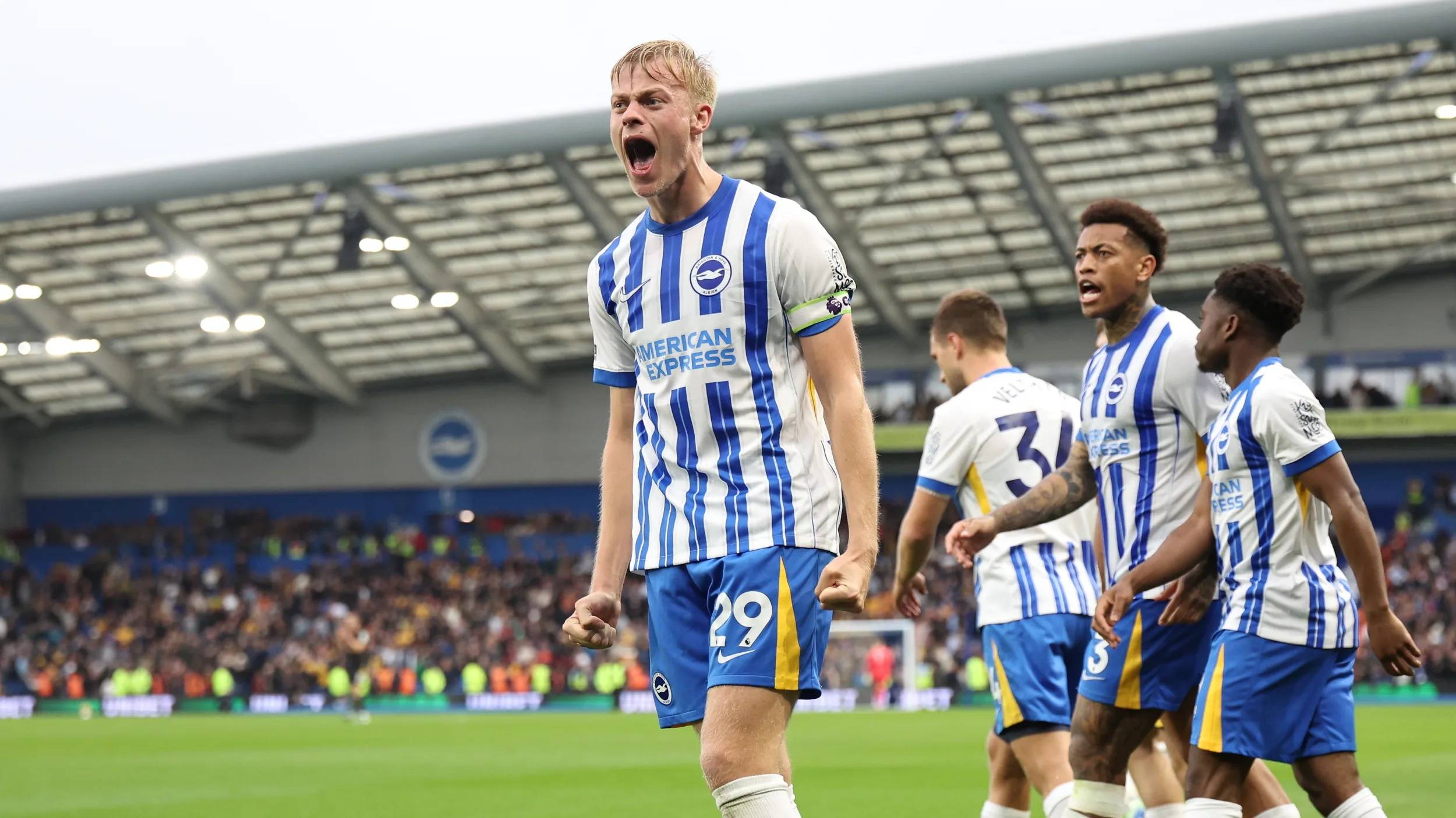 包含曼城主场惜败布莱顿，领头羊地位动摇的词条