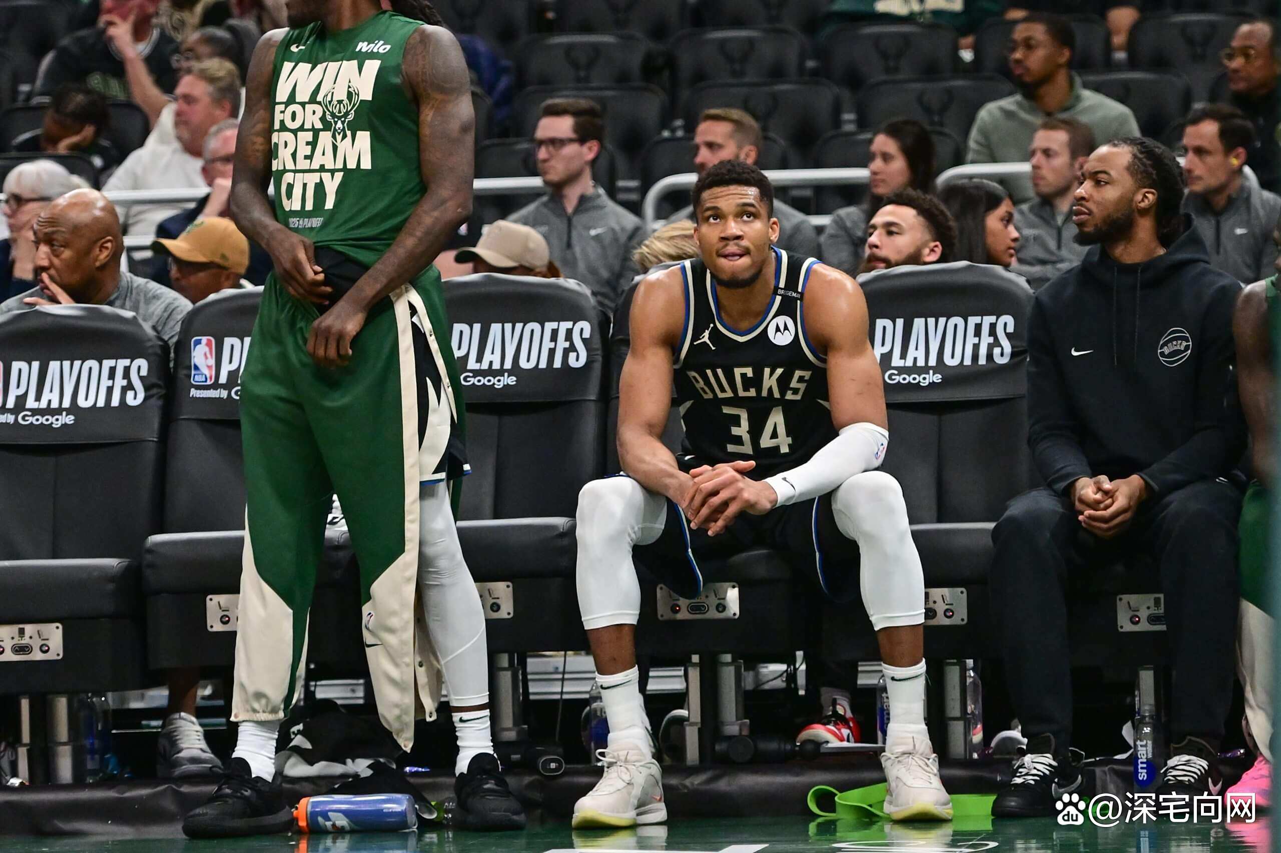 雄鹿陷入困境，比赛场面一片混乱的简单介绍