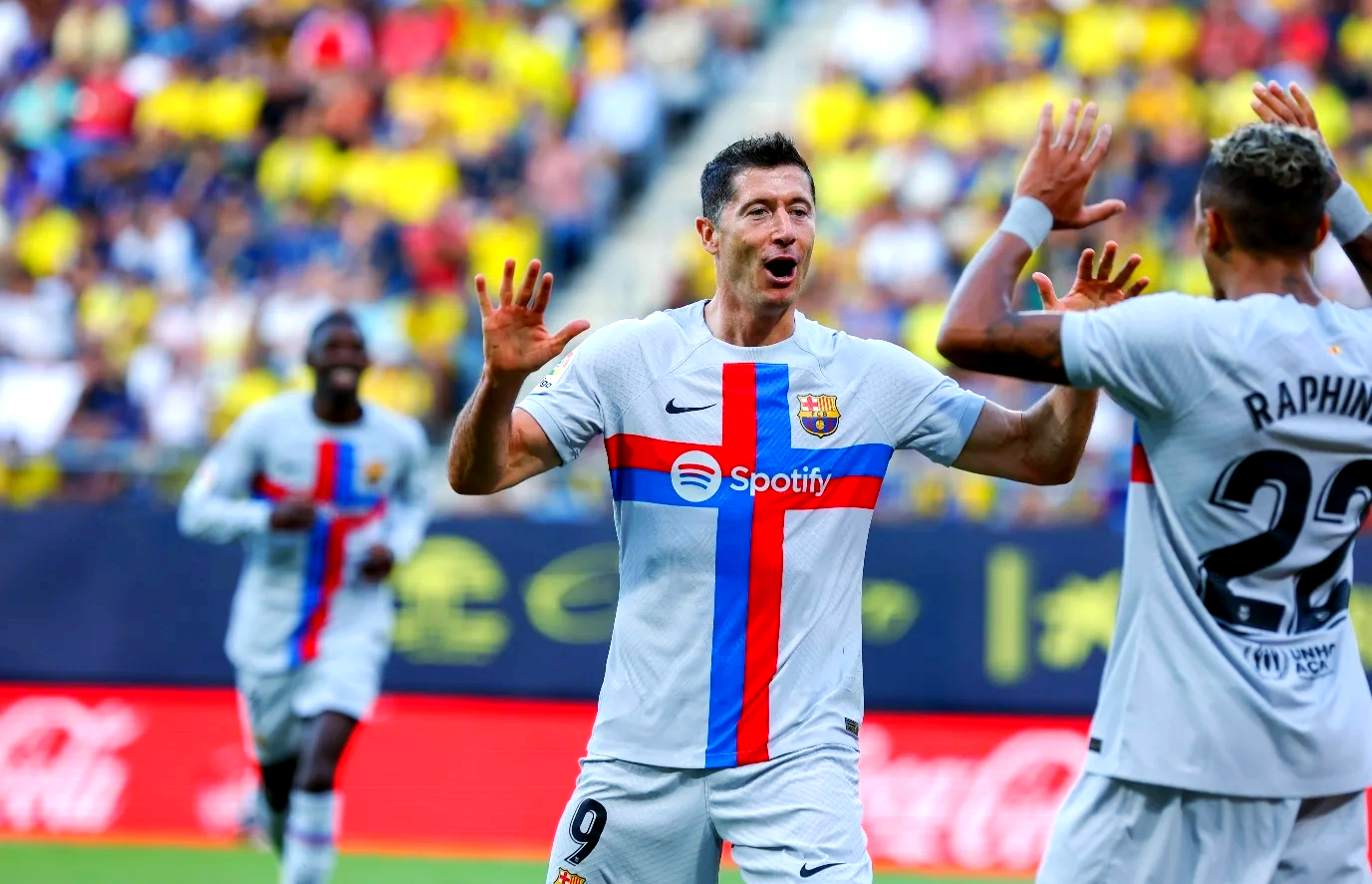 包含内马尔遭遇皇马碾压，西甲局势紧张的词条