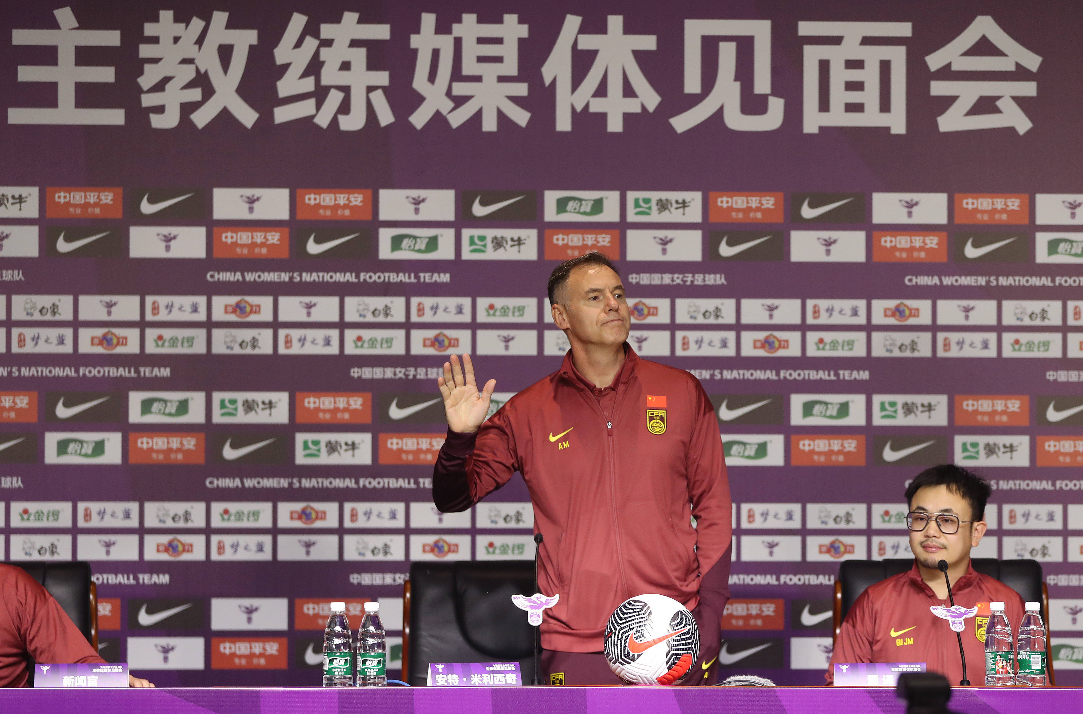 包含国内女足新晋选手展现出色实力逐渐见长的词条