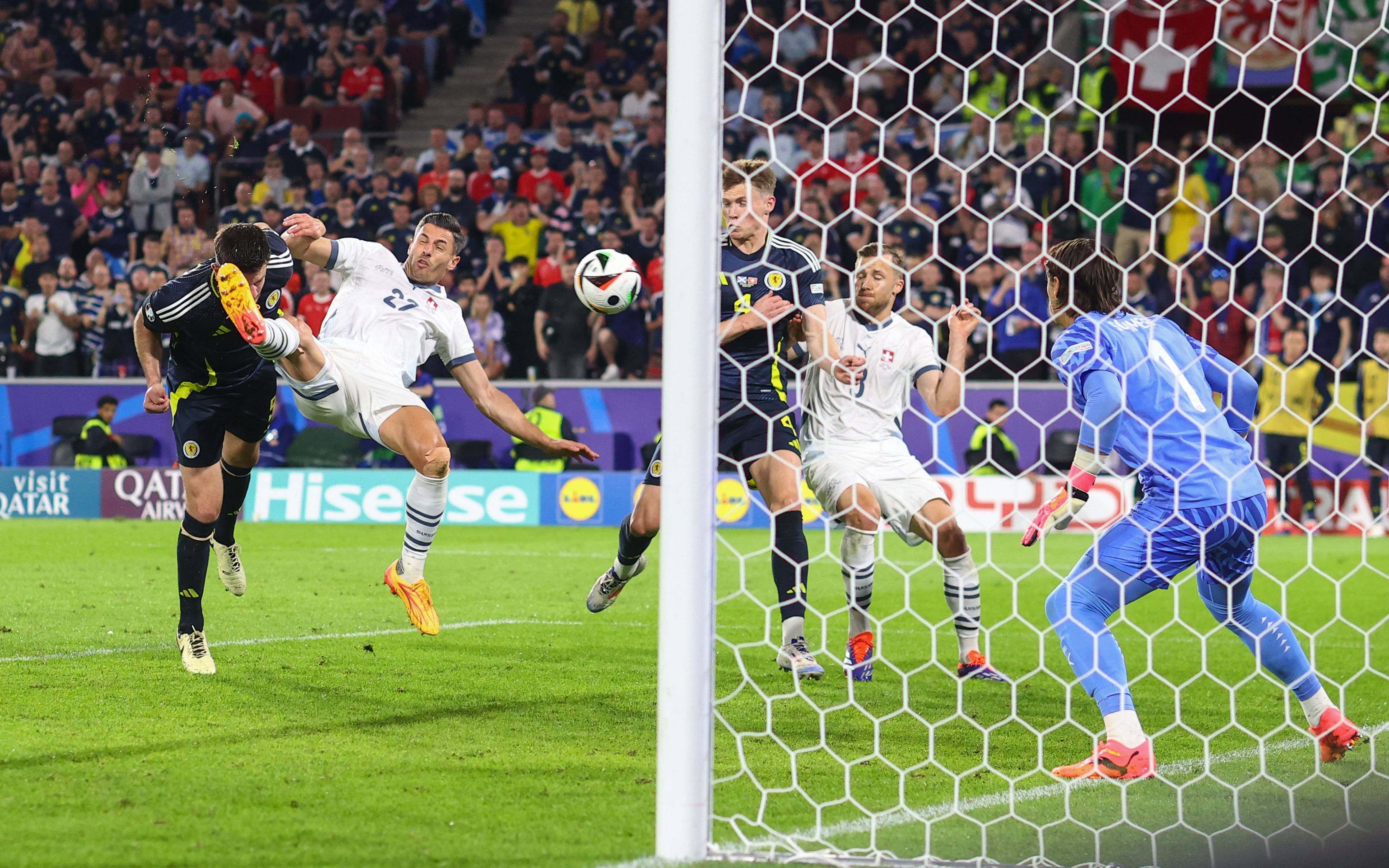 世界级足球赛事中精彩绝伦的对决