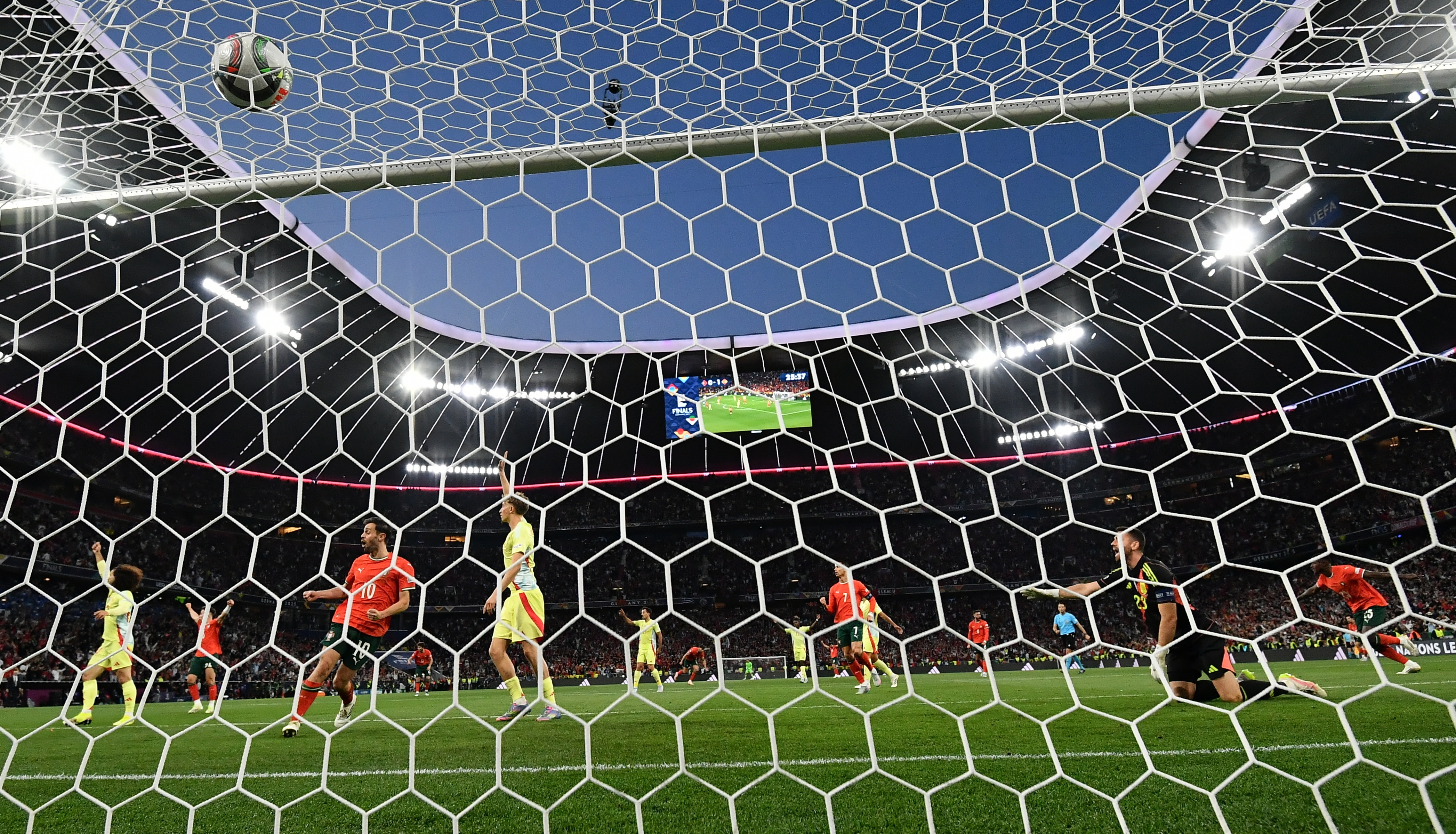 欧国联赛事精彩绽放，球场激情四射