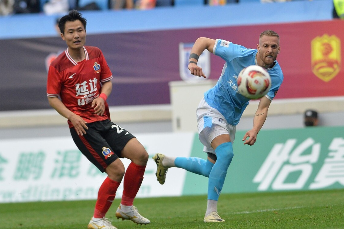 爆发能力！球队团结一心征战比赛