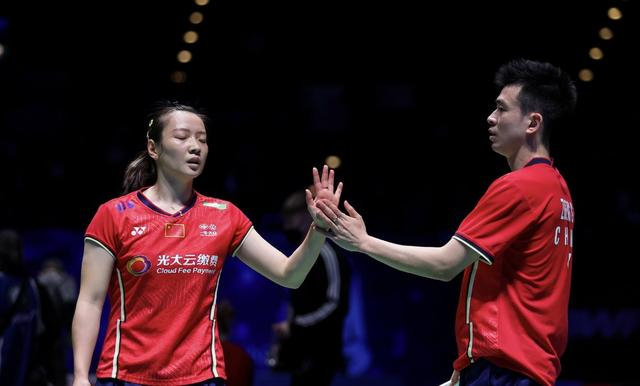 印度队横扫韩国队,黄鸭组合点燃赛场 印度队横扫韩国队,黄鸭组合点燃赛场