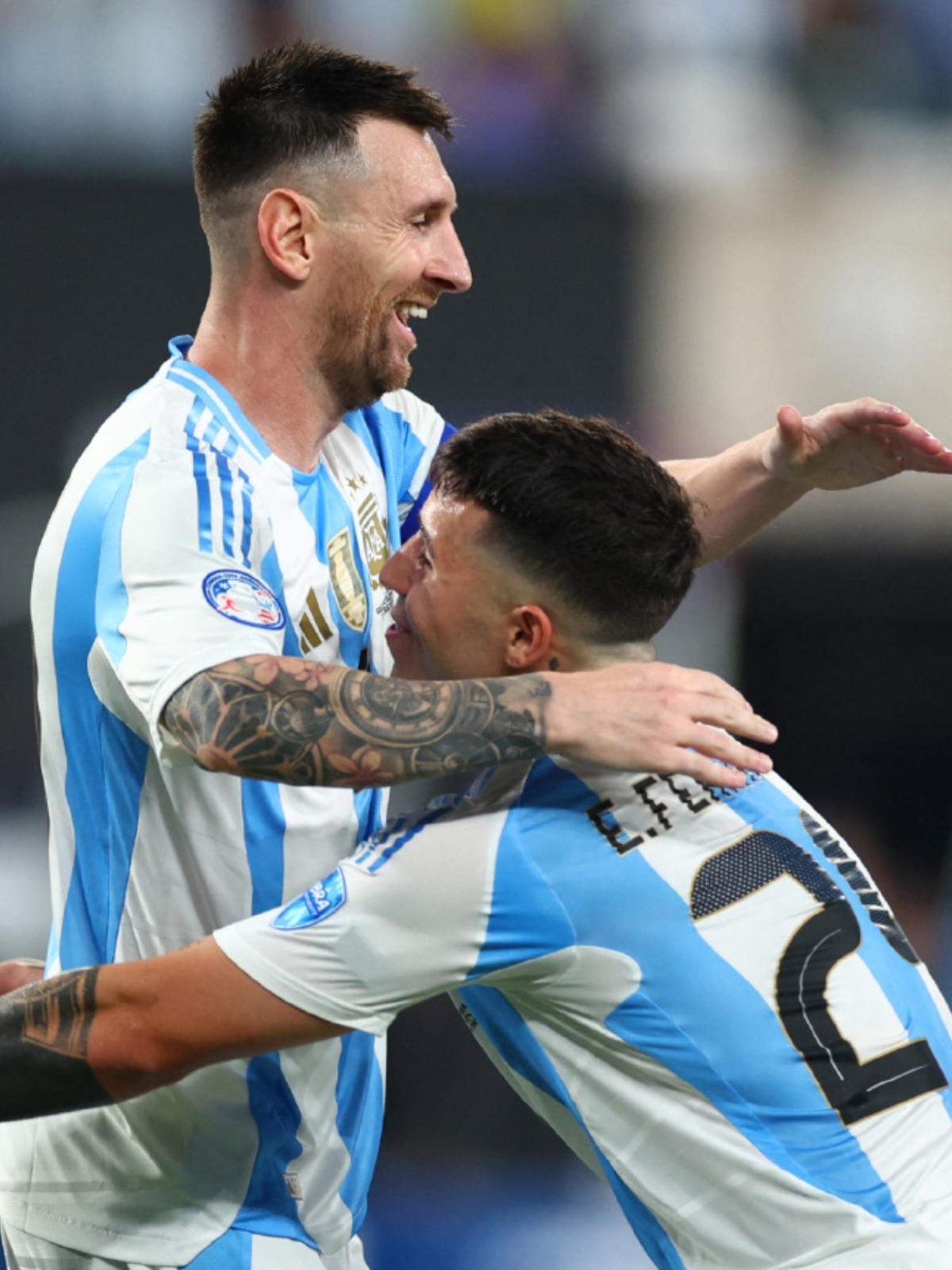 阿根廷险胜巴黎，奥亚尔萨瓦尔带队取胜