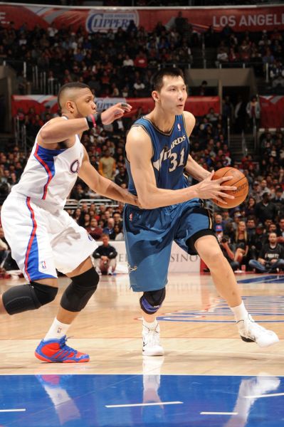 快船力克辽宁队,易建联扛起全队 快船力克辽宁队,易建联扛起全队