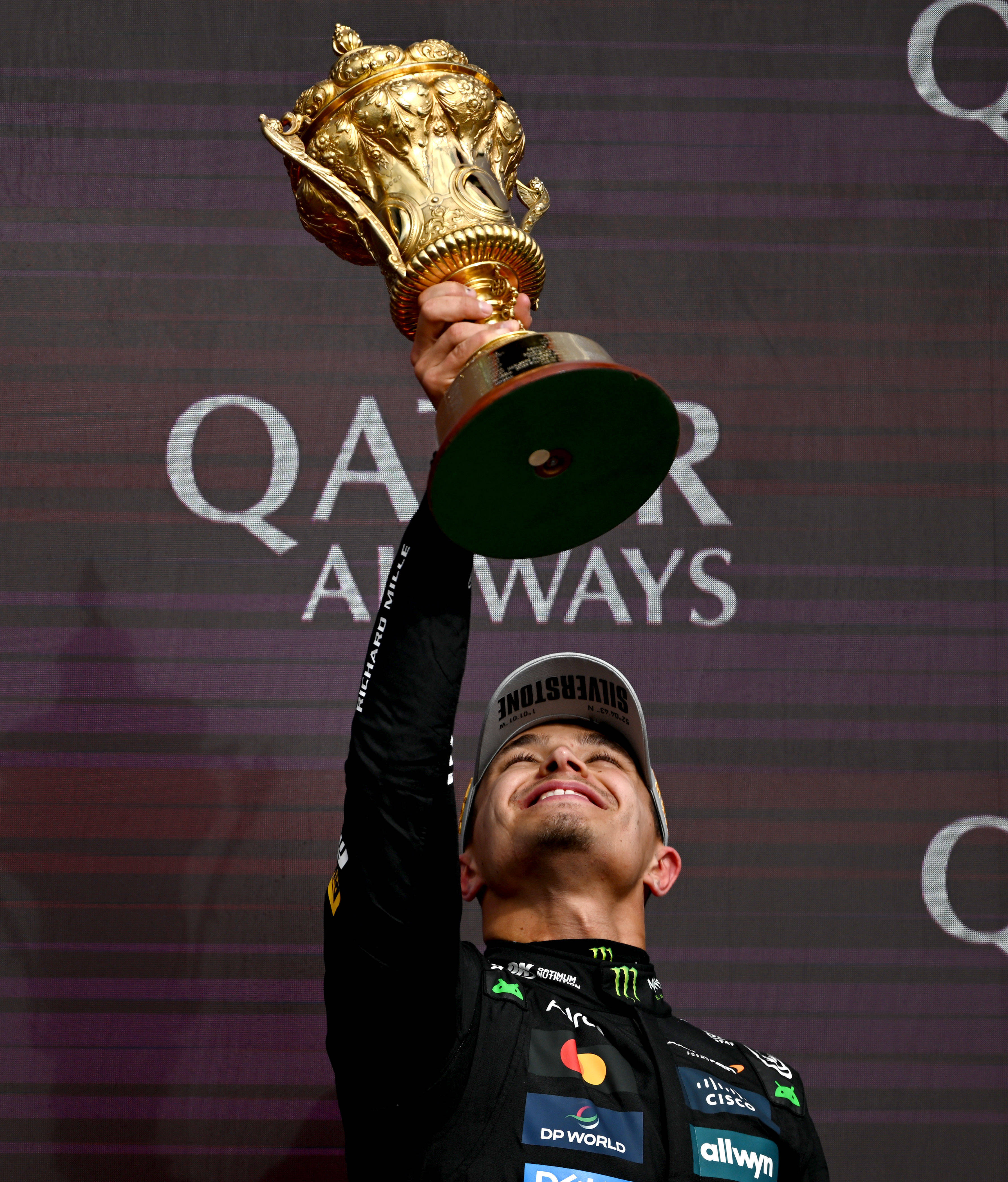 阿斯顿马丁横扫索伯车队，皮亚斯特里点燃赛场