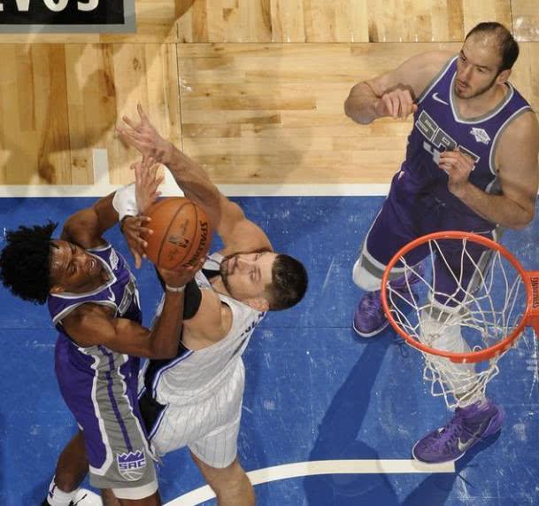 魔术横扫江苏队，福克斯带队取胜